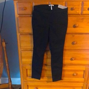 Jennifer Lopez jagging’s mid rise